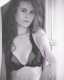 Sarafina 2/3
#portraitphotography #fineart_photo #fotoclubregenstauf #heinerweiss_photography #heinerweissphotography #sensualart #backtonature #hotelshooting #portraitsmag