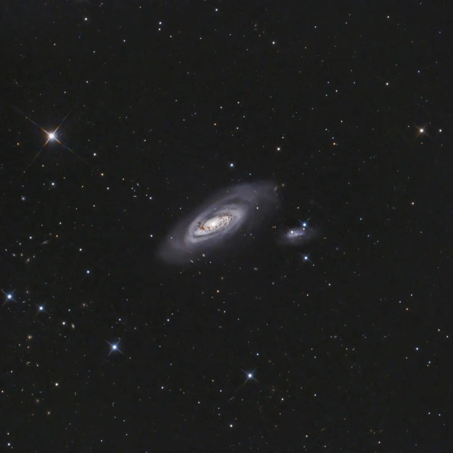 The really small and faint galaxy Messier 90
www.astro-winkerling.de
5.3 hours of exposure time with #RC8 #Touptek533 at bortle 5 sky
#yourESA #astrofotografia #astrofotografie #astropicsdaily #winkerling #heinerweiss #astrofotografie #astrophotography #planetarynebula #heinerweiss_photography #heinerweissphotography #fuckelonmusk #skywatchereq8rpro #hutechidasnbz #backtonature #fightlightpollution #galacticnebula #CelestronRASA11 #zwoasi2600 #zwoasi #stopspacex #vhsschwandorf #regensburg #fotoclubregenstauf #Oberpfalz #passioneastrofotografia #apod