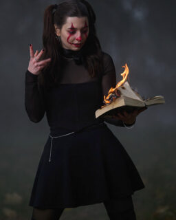 Shooting mit Alina - no AI used. Only real fiiiiiireeee and a fog machine -
www.heinerweiss.de for the whole series