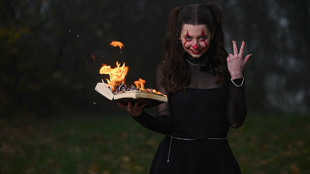 Shooting mit Alina - no AI used. Only real fiiiiiireeee and a fog machine - www.heinerweiss.de for the whole series